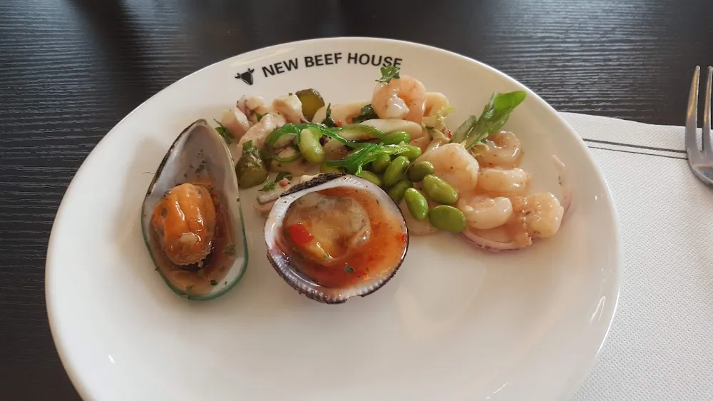 Moules Palourdes Et Crevettes Froides En Sauce